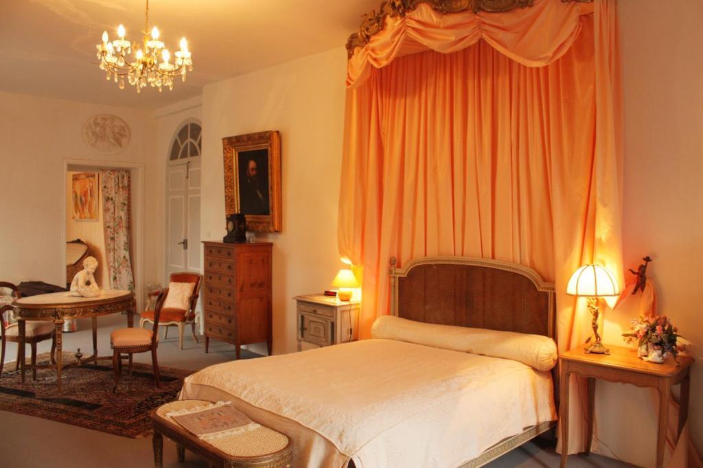 Chateau Du Bois Glaume Poligne Room photo