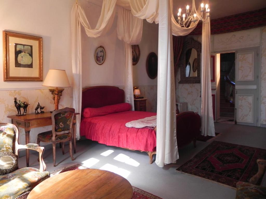 Chateau Du Bois Glaume Poligne Room photo