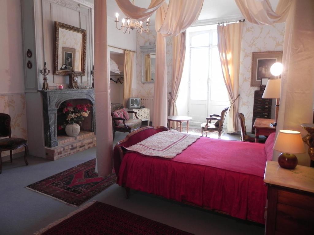 Chateau Du Bois Glaume Poligne Room photo